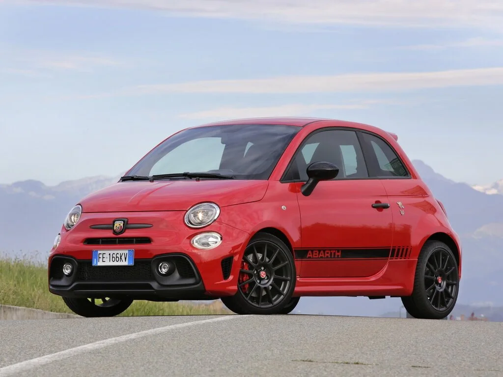 Фото Abarth 595 (2022) — внешний вид, фото 5. Кузов снаружи: пропорции и линии Abarth 595 (2022) — внешний вид, фото 5
