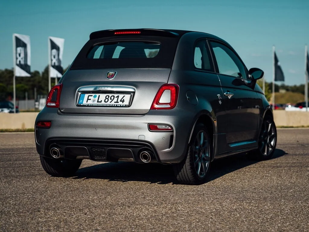Abarth 595 (2022) — вид сзади