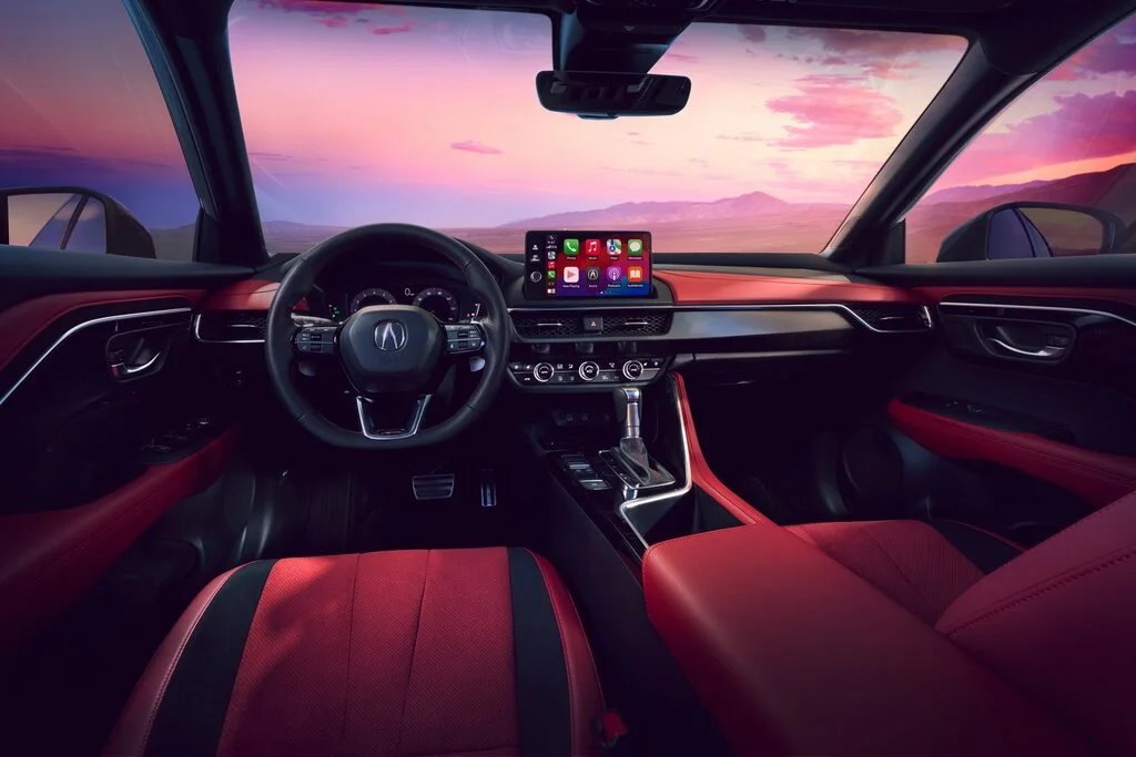 Фото Acura ADX (2025) — интерьер, фото 3. Обзор салона: отделка, стыки панелей и рабочее место водителя Acura ADX (2025) — интерьер, фото 3