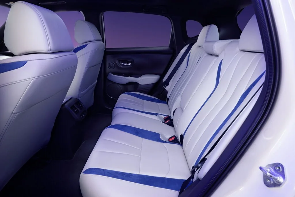 Фото Acura ADX (2025) — интерьер, фото 6. Обзор салона: отделка, стыки панелей и рабочее место водителя Acura ADX (2025) — интерьер, фото 6