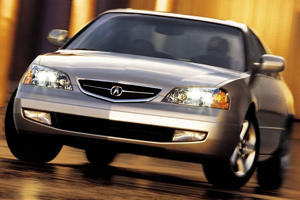 Фото Acura CL (2003) — вид спереди, фото 5. Передняя часть крупно: рисунок ходовых огней и воздухозаборники Acura CL (2003) — вид спереди, фото 5
