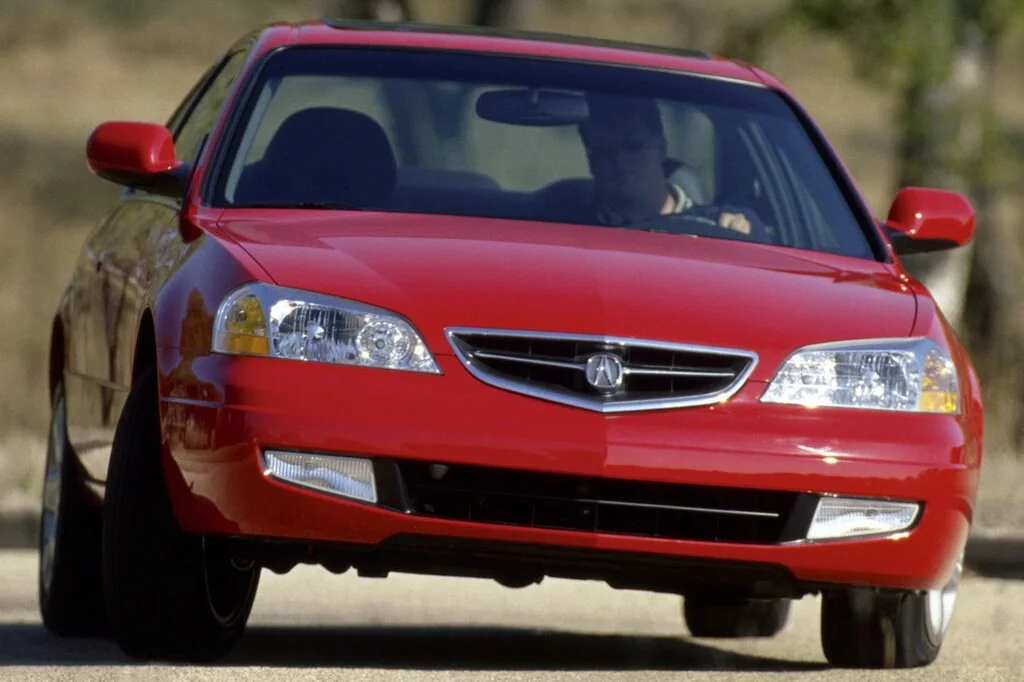 Фото Acura CL (2003) — вид спереди, фото 7. Анфас: решётка, форма фар и бампер — по ним модель и узнают на дороге Acura CL (2003) — вид спереди, фото 7