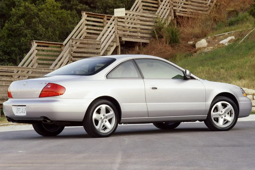 Фото Acura CL (2003) — вид сзади, фото 5. Задняя часть крупно: ширина кормы и выпускная система Acura CL (2003) — вид сзади, фото 5
