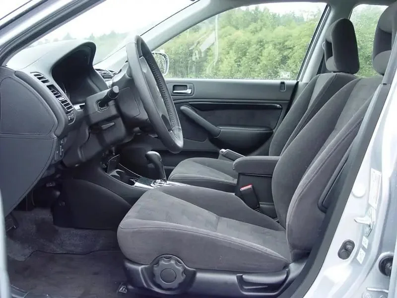 Фото Acura EL (2003) — интерьер, фото 2. Салон целиком: как расставлены кресла и что под рукой у водителя Acura EL (2003) — интерьер, фото 2