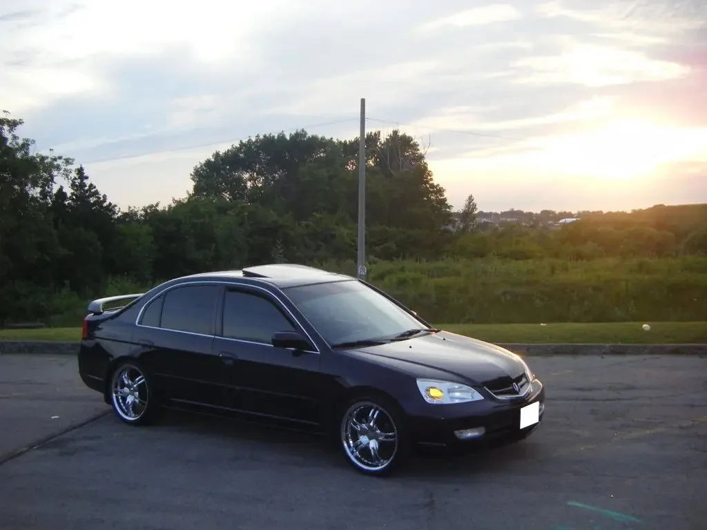 Фото Acura EL (2003) — вид сбоку, фото 4. Профиль: длина кузова, линия крыши и посадка на колёсах Acura EL (2003) — вид сбоку, фото 4