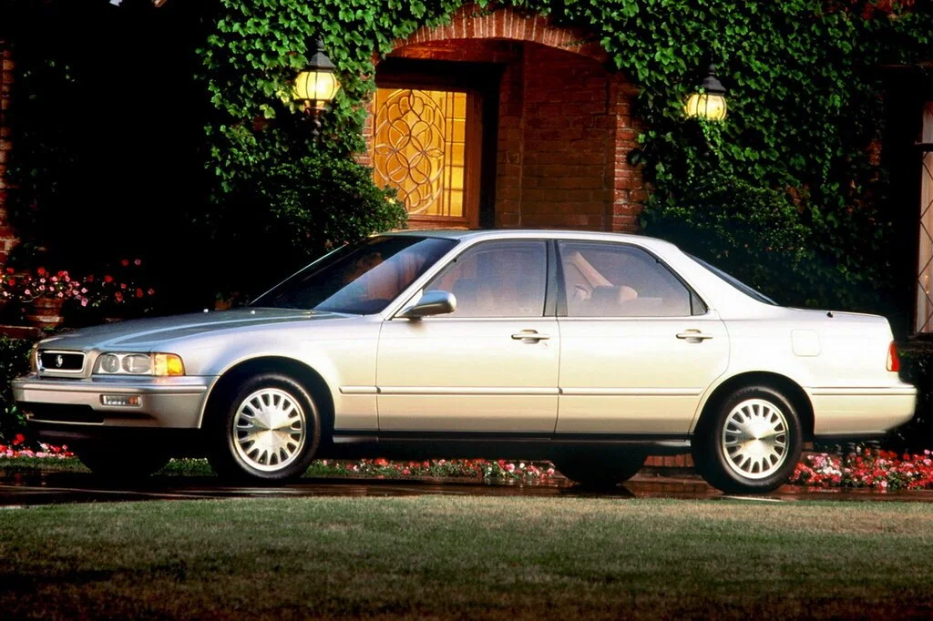 Фото Acura Legend (1992) — вид сбоку, фото 3. Профиль в движении: пропорции кузова на ходу Acura Legend (1992) — вид сбоку, фото 3