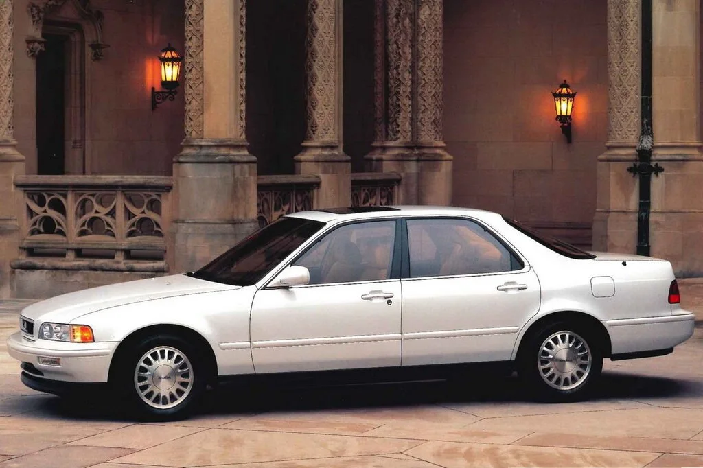 Фото Acura Legend (1992) — вид сбоку, фото 4. Профиль: длина кузова, линия крыши и посадка на колёсах Acura Legend (1992) — вид сбоку, фото 4