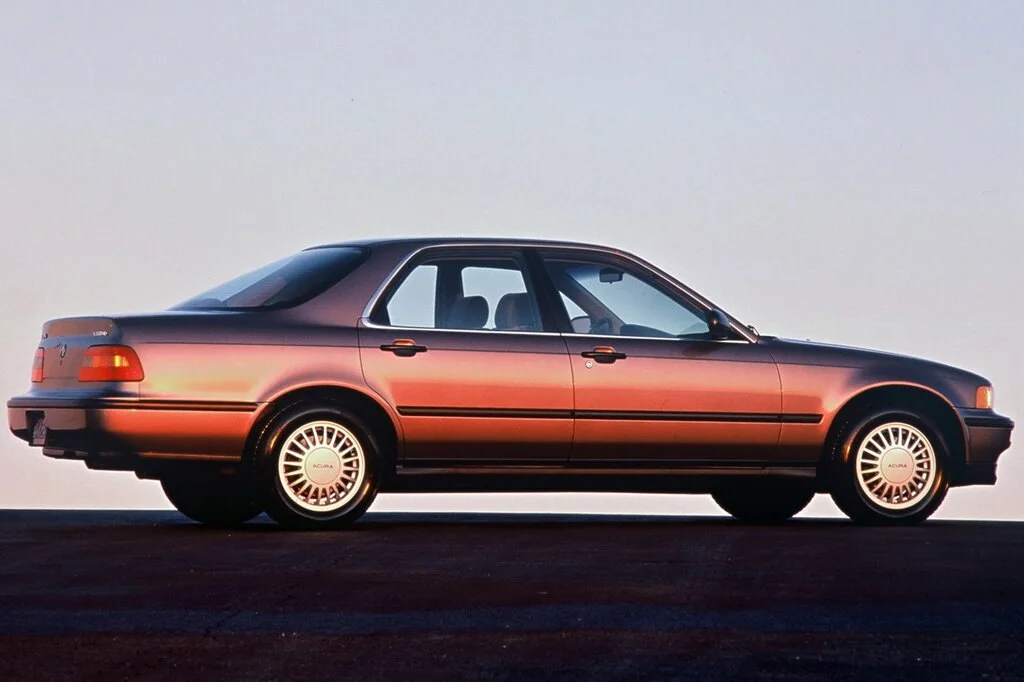 Фото Acura Legend (1992) — вид сбоку, фото 8. Вид сбоку целиком: колёсная база и размер арок Acura Legend (1992) — вид сбоку, фото 8