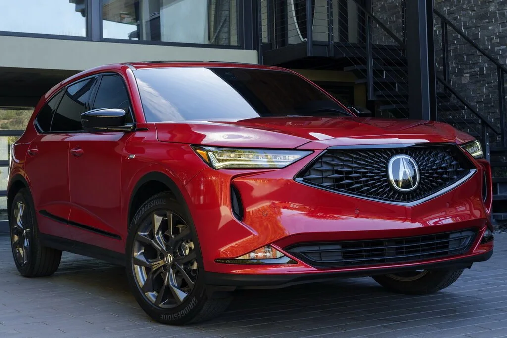 Фото Acura MDX (2024) — вид спереди, фото 8. Передняя часть крупно: рисунок ходовых огней и воздухозаборники Acura MDX (2024) — вид спереди, фото 8