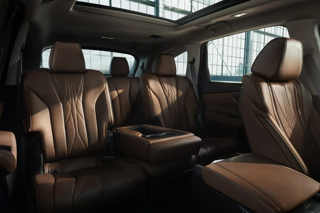 Фото Acura MDX (2024) — интерьер, фото 3. Обзор салона: отделка, стыки панелей и рабочее место водителя Acura MDX (2024) — интерьер, фото 3