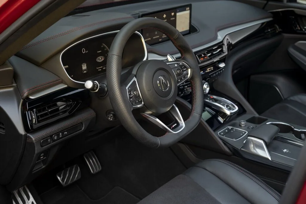 Фото Acura MDX (2024) — интерьер, фото 4. Общий план салона: панель, консоль и передние кресла Acura MDX (2024) — интерьер, фото 4