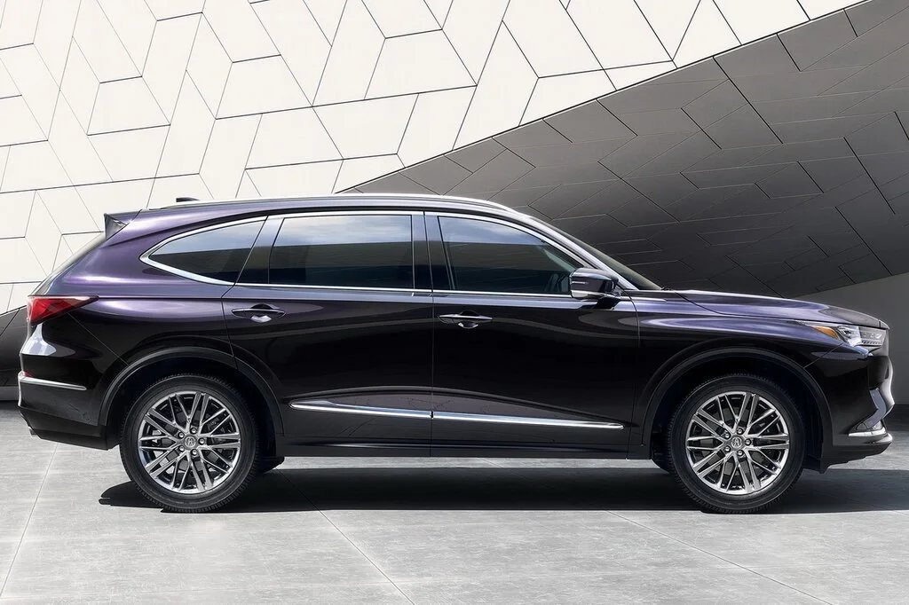 Фото Acura MDX (2024) — вид сбоку, фото 2. Вид сбоку целиком: колёсная база и размер арок Acura MDX (2024) — вид сбоку, фото 2