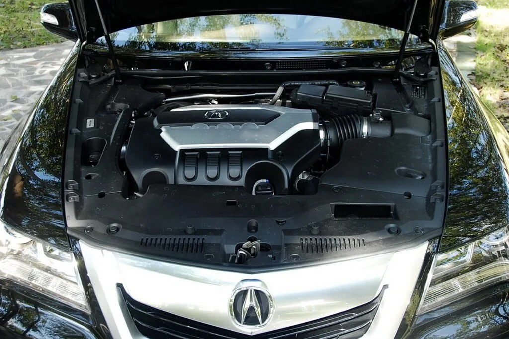Фото Acura RL (2012) — моторный отсек. Под капотом: компоновка агрегатов и точки обслуживания Acura RL (2012) — моторный отсек