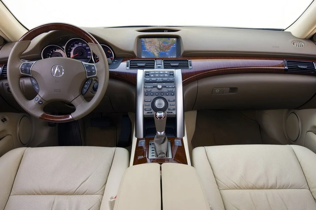 Фото Acura RL (2012) — интерьер, фото 8. Салон целиком: как расставлены кресла и что под рукой у водителя Acura RL (2012) — интерьер, фото 8