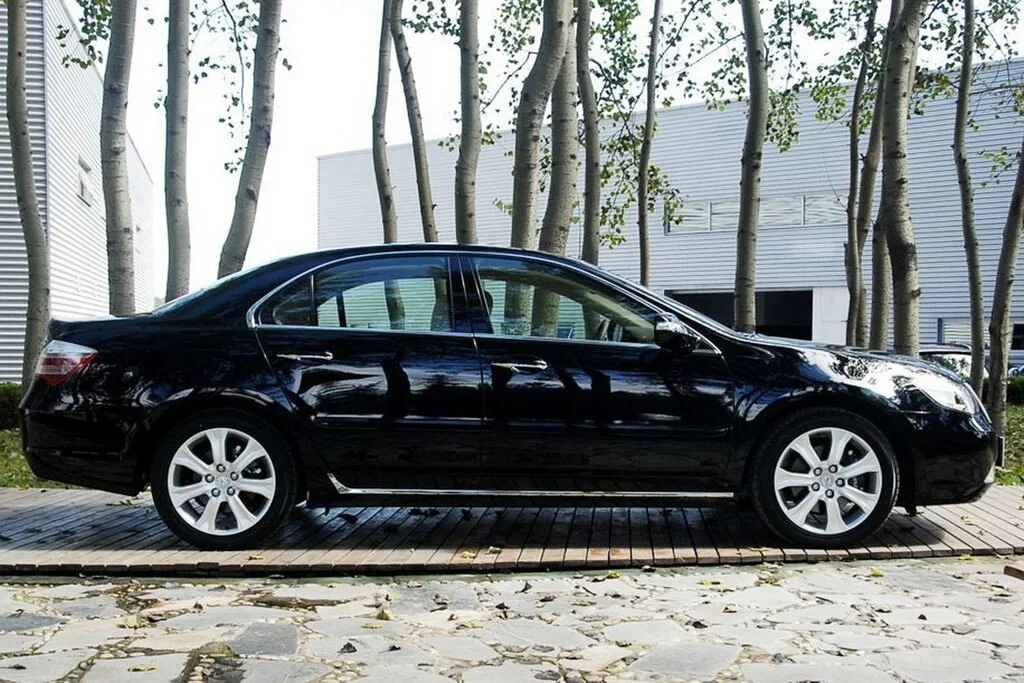 Фото Acura RL (2012) — вид сбоку. Профиль: длина кузова, линия крыши и посадка на колёсах Acura RL (2012) — вид сбоку