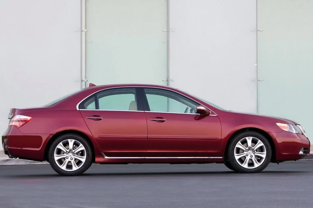 Фото Acura RL (2012) — вид сбоку, фото 2. Вид сбоку целиком: колёсная база и размер арок Acura RL (2012) — вид сбоку, фото 2