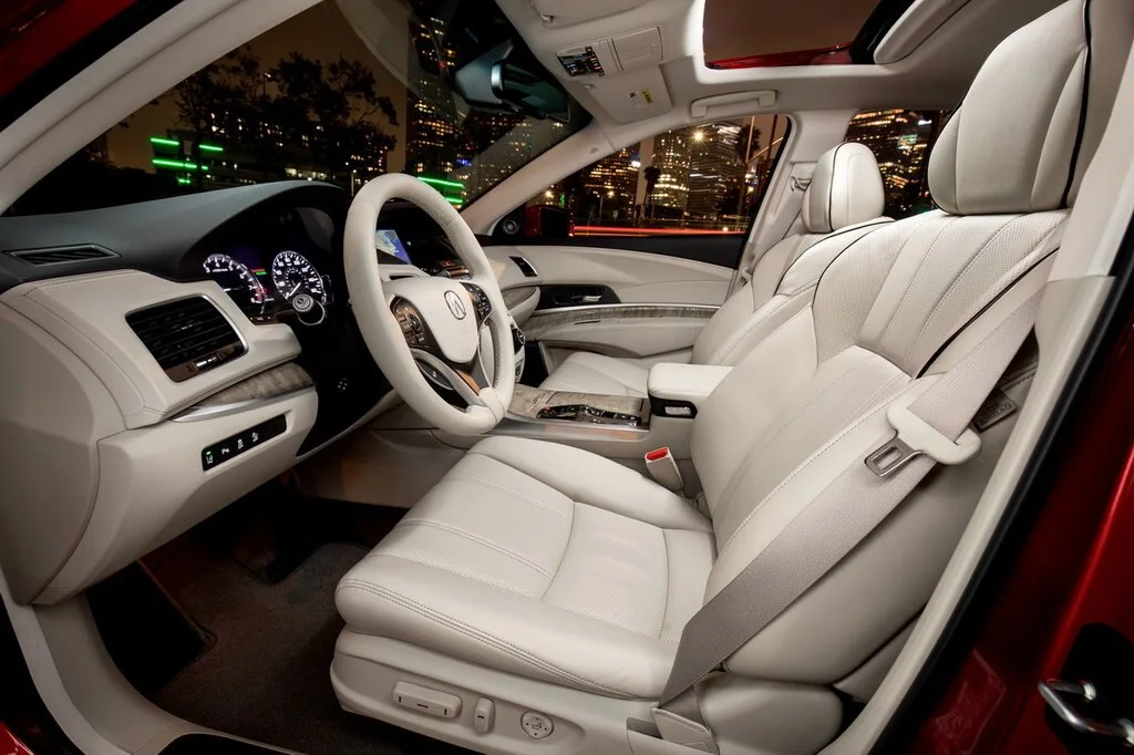 Фото Acura RLX (2017) — интерьер. Общий план салона: панель, консоль и передние кресла Acura RLX (2017) — интерьер