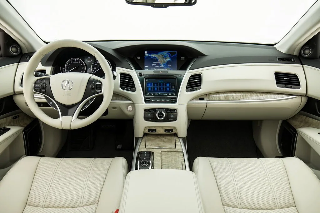 Фото Acura RLX (2017) — интерьер, фото 3. Обзор салона: отделка, стыки панелей и рабочее место водителя Acura RLX (2017) — интерьер, фото 3