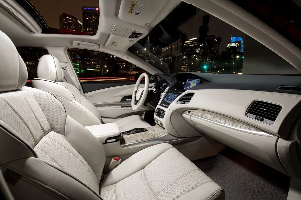Фото Acura RLX (2017) — интерьер, фото 5. Салон целиком: как расставлены кресла и что под рукой у водителя Acura RLX (2017) — интерьер, фото 5