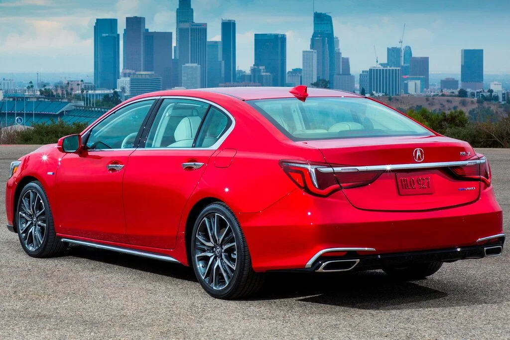 Фото Acura RLX (2017) — вид сзади, фото 2. Задняя часть крупно: ширина кормы и выпускная система Acura RLX (2017) — вид сзади, фото 2
