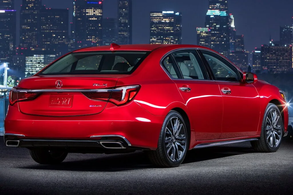 Фото Acura RLX (2017) — вид сзади, фото 6. Сзади-сбоку: свес кормы и стойка пятой двери Acura RLX (2017) — вид сзади, фото 6