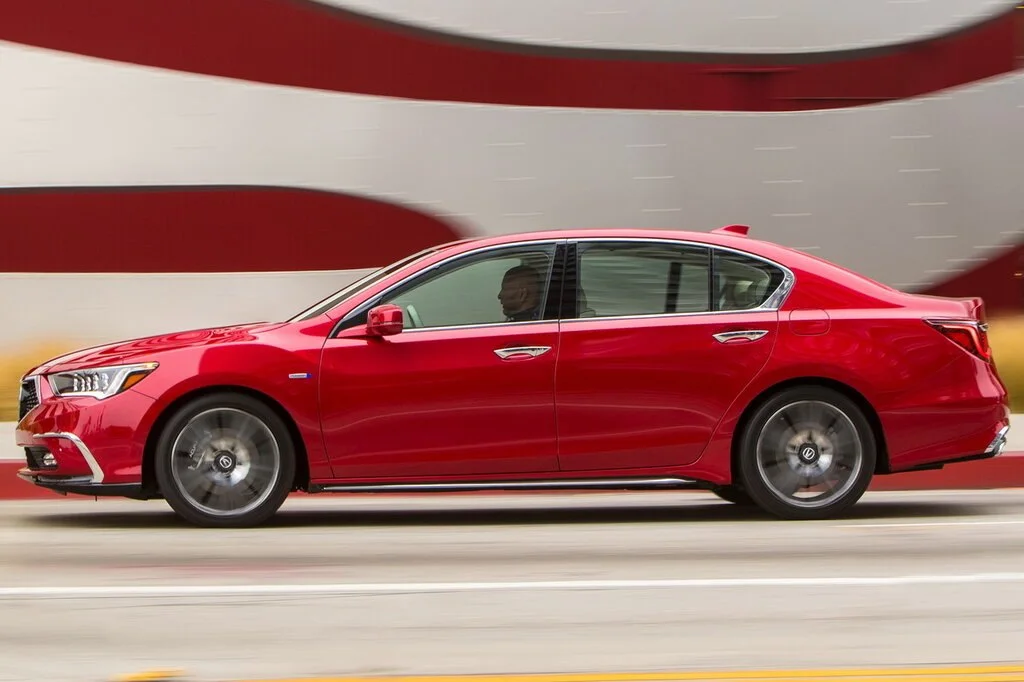 Фото Acura RLX (2017) — вид сбоку. Профиль: длина кузова, линия крыши и посадка на колёсах Acura RLX (2017) — вид сбоку