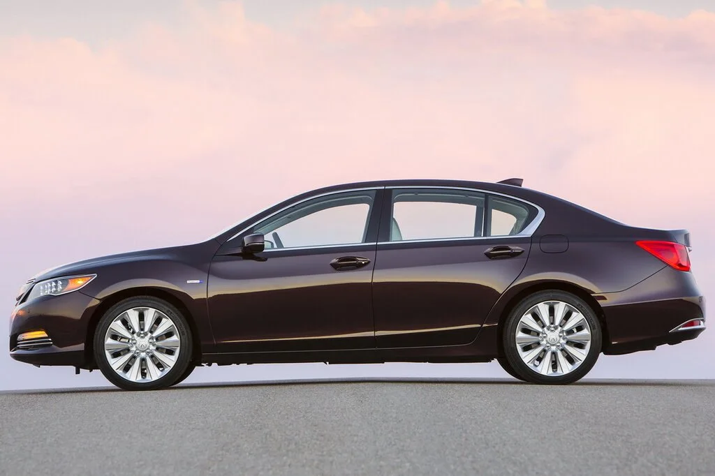 Фото Acura RLX (2017) — вид сбоку, фото 4. Профиль: длина кузова, линия крыши и посадка на колёсах Acura RLX (2017) — вид сбоку, фото 4