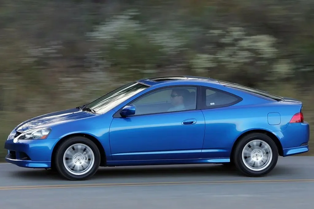 Фото Acura RSX (2006) — вид сбоку. Профиль: длина кузова, линия крыши и посадка на колёсах Acura RSX (2006) — вид сбоку