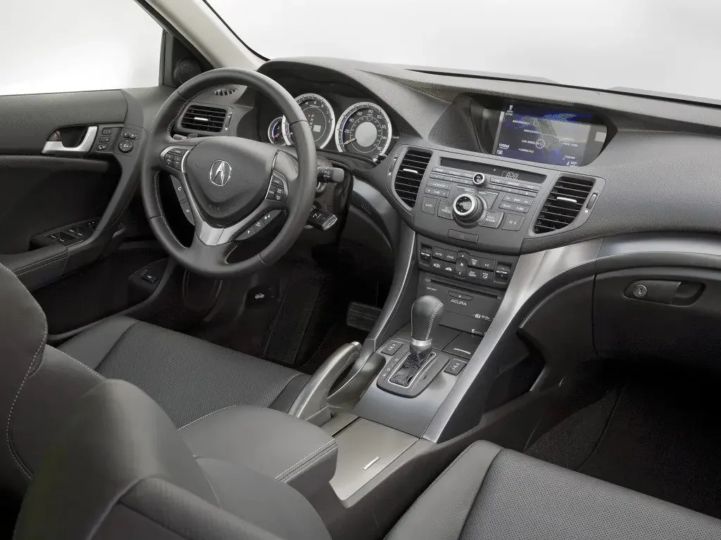 Фото Acura TSX (2014) — интерьер, фото 8. Салон целиком: как расставлены кресла и что под рукой у водителя Acura TSX (2014) — интерьер, фото 8