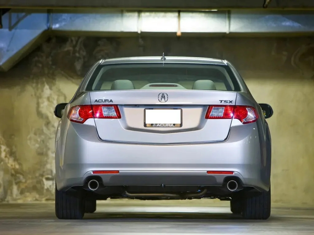 Фото Acura TSX (2014) — вид сзади, фото 7. Корма: рисунок фонарей, бампер и оформление пятой двери Acura TSX (2014) — вид сзади, фото 7