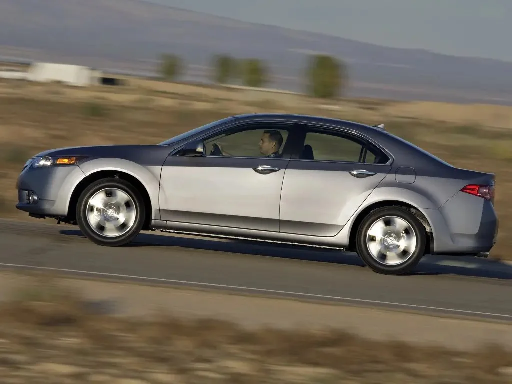 Фото Acura TSX (2014) — вид сбоку, фото 2. Вид сбоку целиком: колёсная база и размер арок Acura TSX (2014) — вид сбоку, фото 2