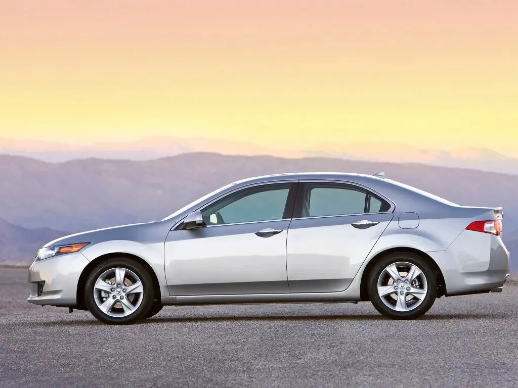 Фото Acura TSX (2014) — вид сбоку, фото 4. Профиль: длина кузова, линия крыши и посадка на колёсах Acura TSX (2014) — вид сбоку, фото 4