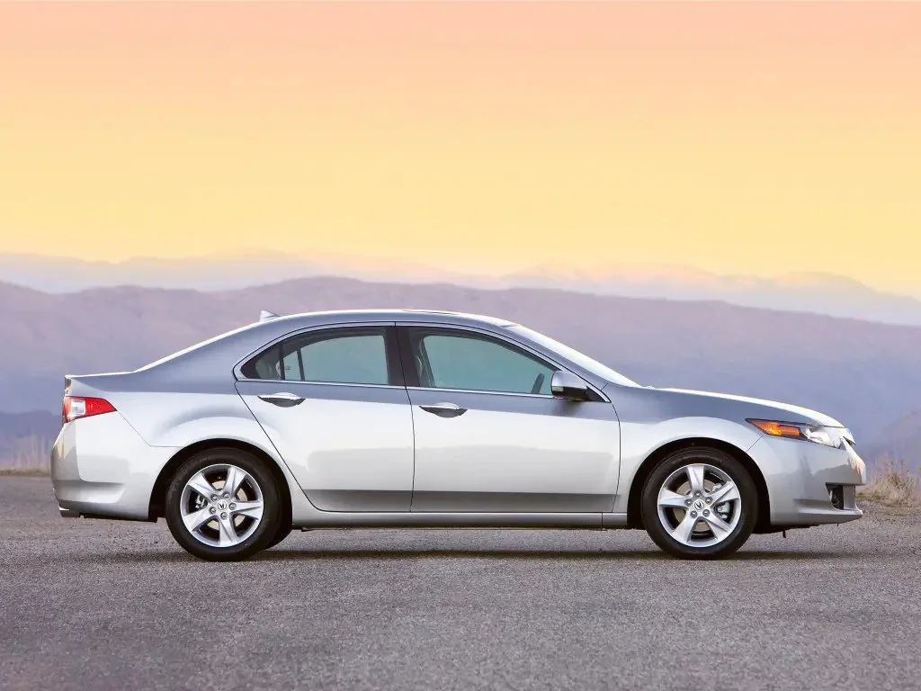 Фото Acura TSX (2014) — вид сбоку, фото 5. Вид сбоку целиком: колёсная база и размер арок Acura TSX (2014) — вид сбоку, фото 5