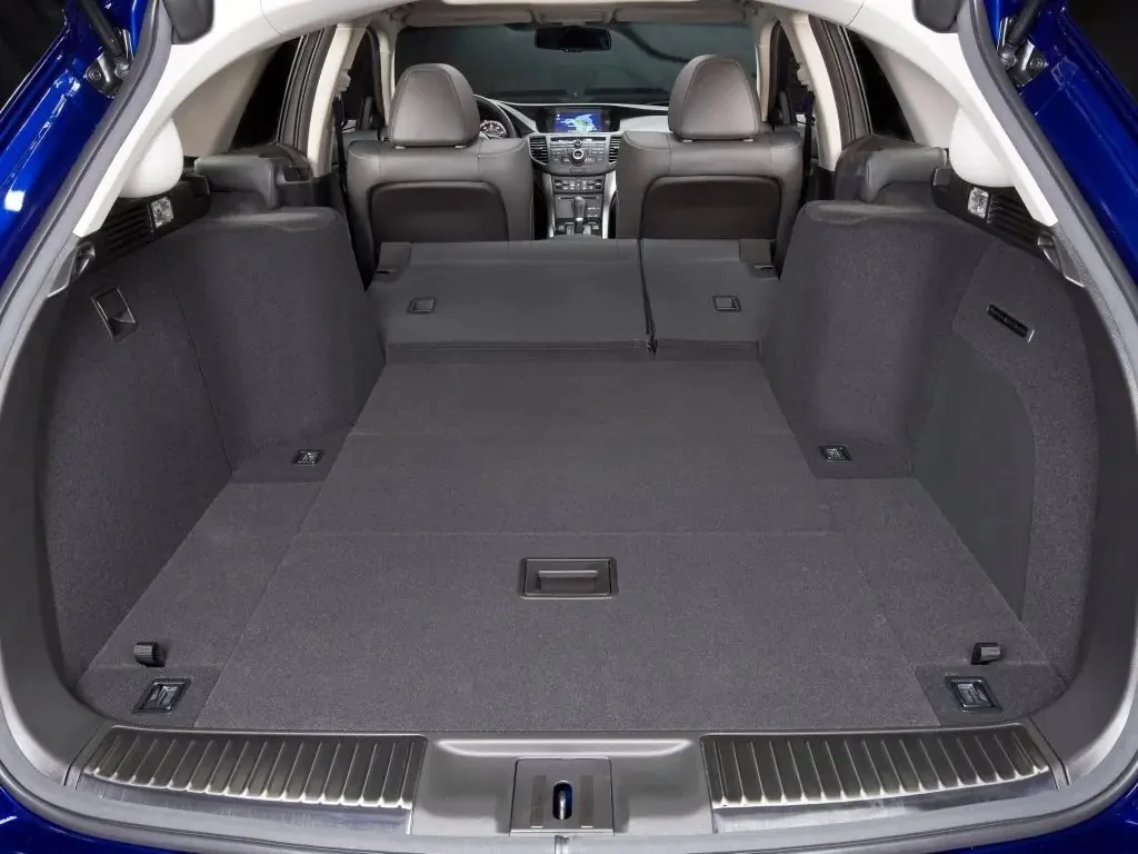 Фото Acura TSX (2014) — багажник, фото 3. Багажник: погрузочная высота и форма проёма Acura TSX (2014) — багажник, фото 3