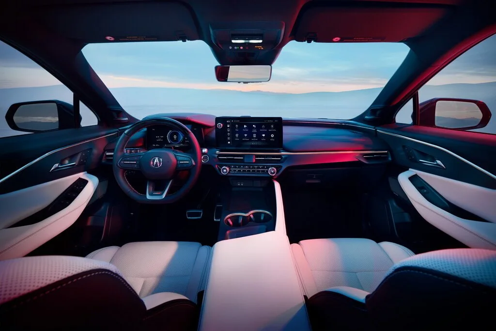 Фото Acura ZDX (2024) — интерьер, фото 4. Общий план салона: панель, консоль и передние кресла Acura ZDX (2024) — интерьер, фото 4