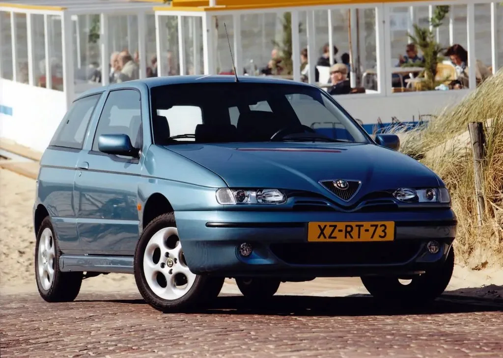 Alfa Romeo 145