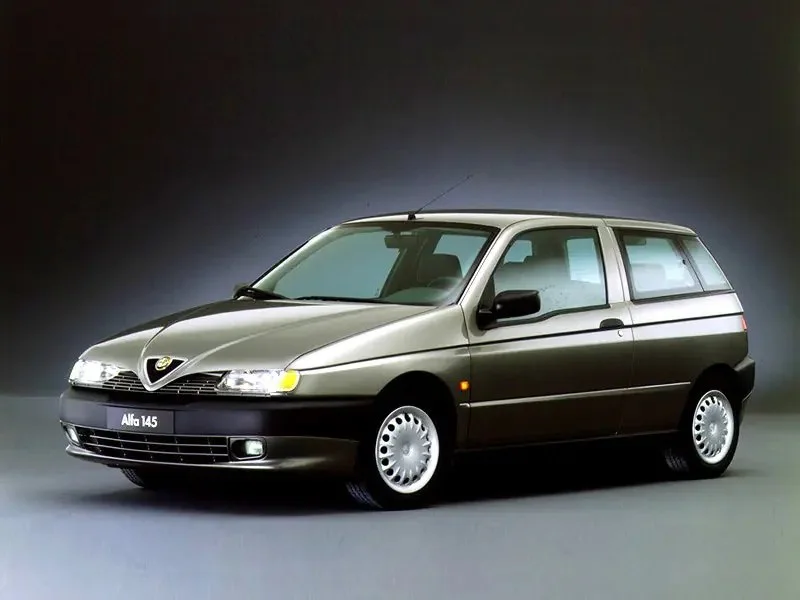 Фото Alfa Romeo 145 (1999) — внешний вид, фото 5. Кузов снаружи: пропорции и линии Alfa Romeo 145 (1999) — внешний вид, фото 5