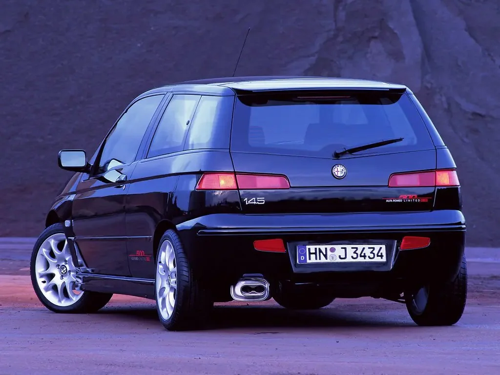 Alfa Romeo 145 (1999) — вид сзади, фото 3