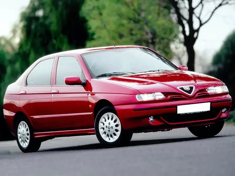 Фото Alfa Romeo 146 (2000) — внешний вид, фото 2. Общий вид машины снаружи Alfa Romeo 146 (2000) — внешний вид, фото 2