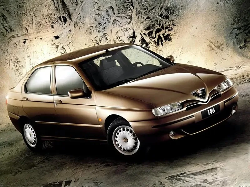 Фото Alfa Romeo 146 (2000) — внешний вид, фото 3. Кузов снаружи: пропорции и линии Alfa Romeo 146 (2000) — внешний вид, фото 3