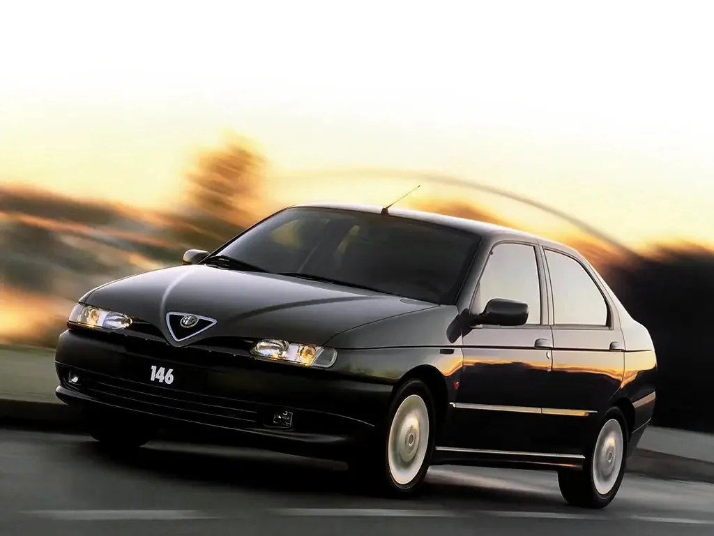 Фото Alfa Romeo 146 (2000) — внешний вид, фото 5. Кузов снаружи: пропорции и линии Alfa Romeo 146 (2000) — внешний вид, фото 5