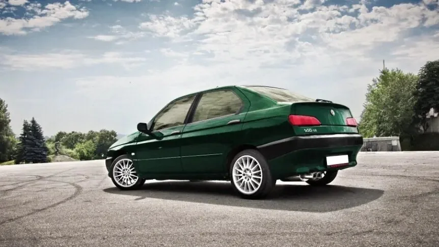 Фото Alfa Romeo 146 (2000) — внешний вид, фото 6. Общий вид машины снаружи Alfa Romeo 146 (2000) — внешний вид, фото 6