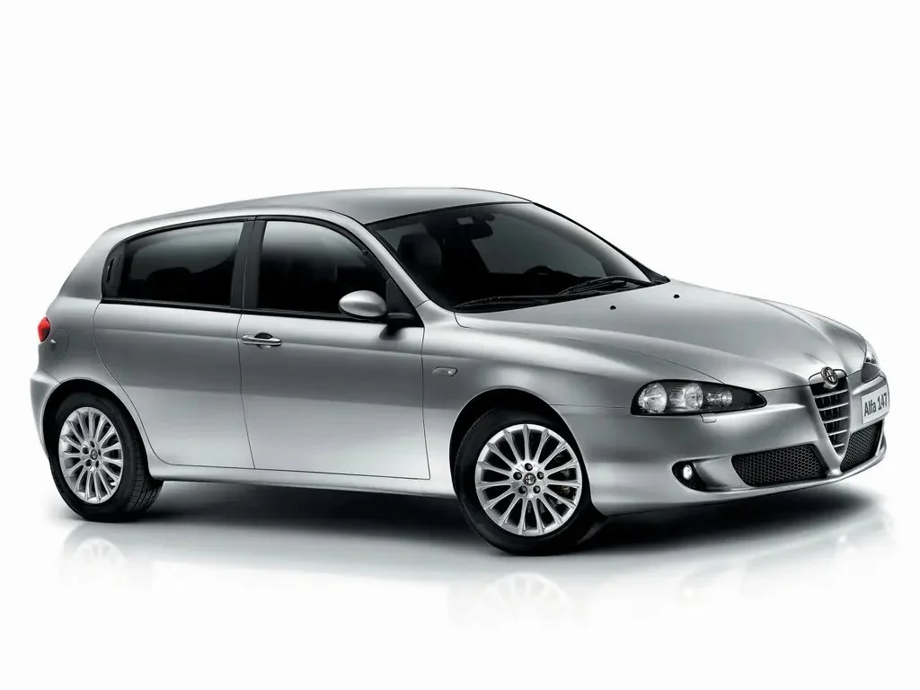 Фото Alfa Romeo 147 (2010) — внешний вид, фото 2. Общий вид машины снаружи Alfa Romeo 147 (2010) — внешний вид, фото 2