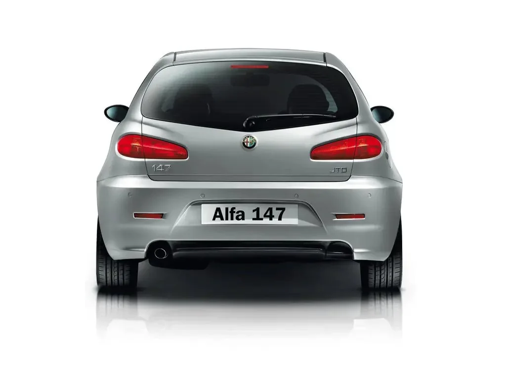 Alfa Romeo 147 (2010) — вид сзади, фото 2
