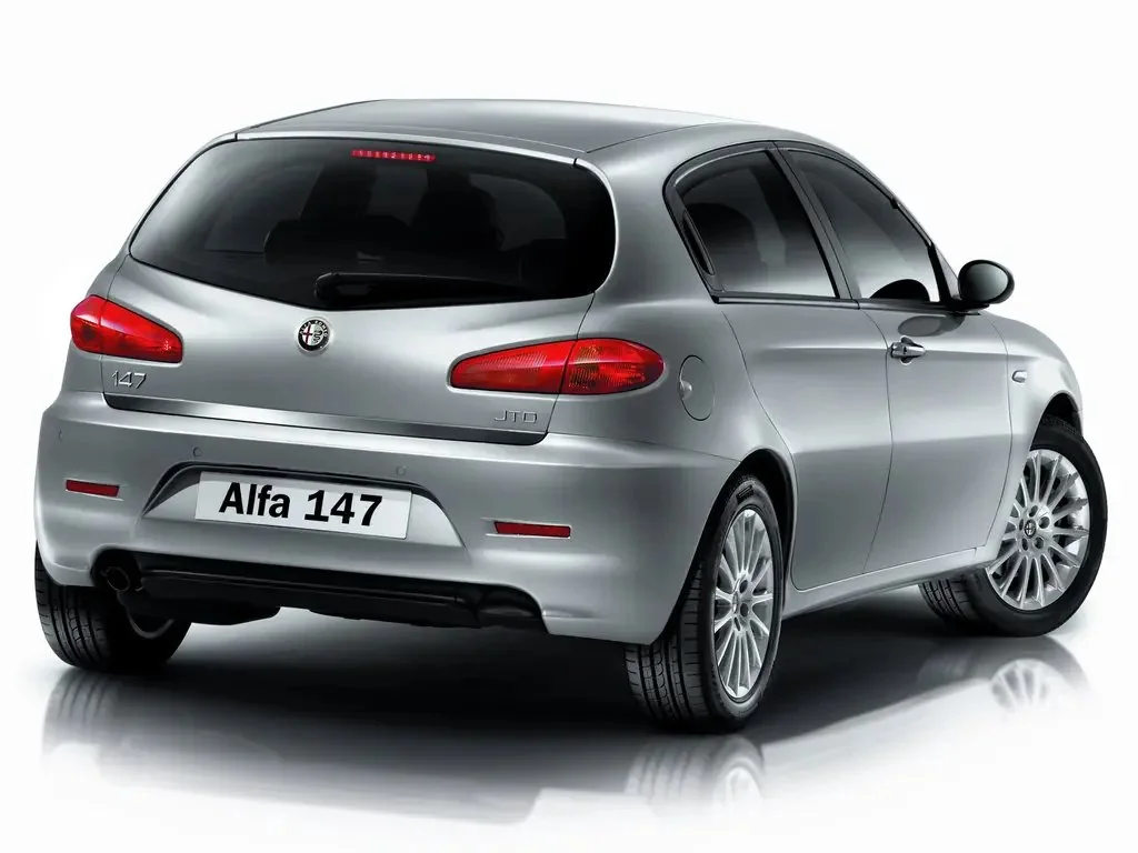 Alfa Romeo 147 (2010) — вид сзади, фото 3