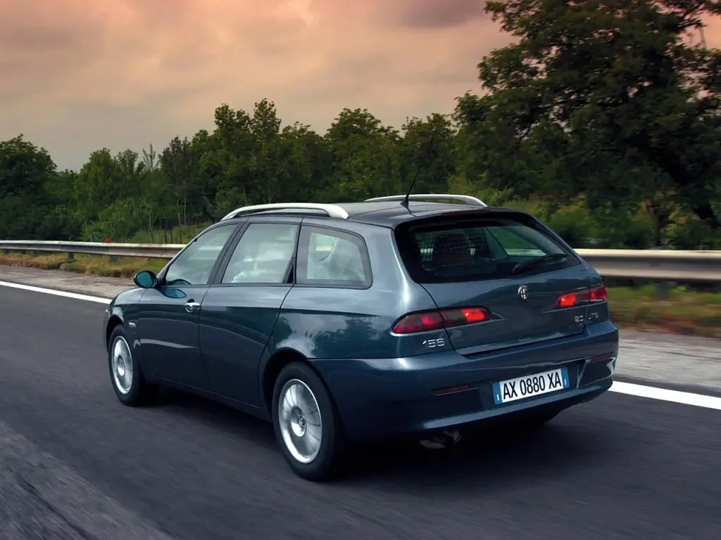 Фото Alfa Romeo 156 (2007) — внешний вид, фото 4. Общий вид машины снаружи Alfa Romeo 156 (2007) — внешний вид, фото 4