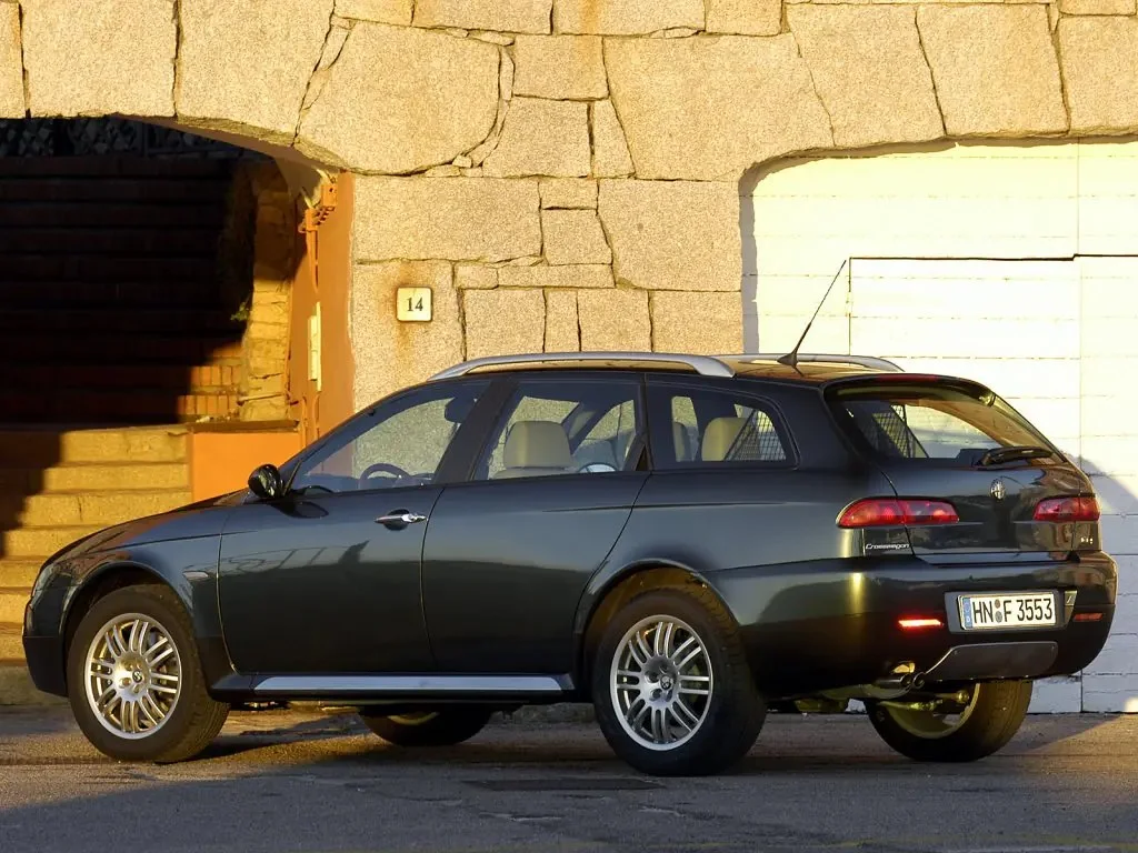 Фото Alfa Romeo 156 (2007) — внешний вид, фото 7. Кузов снаружи: пропорции и линии Alfa Romeo 156 (2007) — внешний вид, фото 7