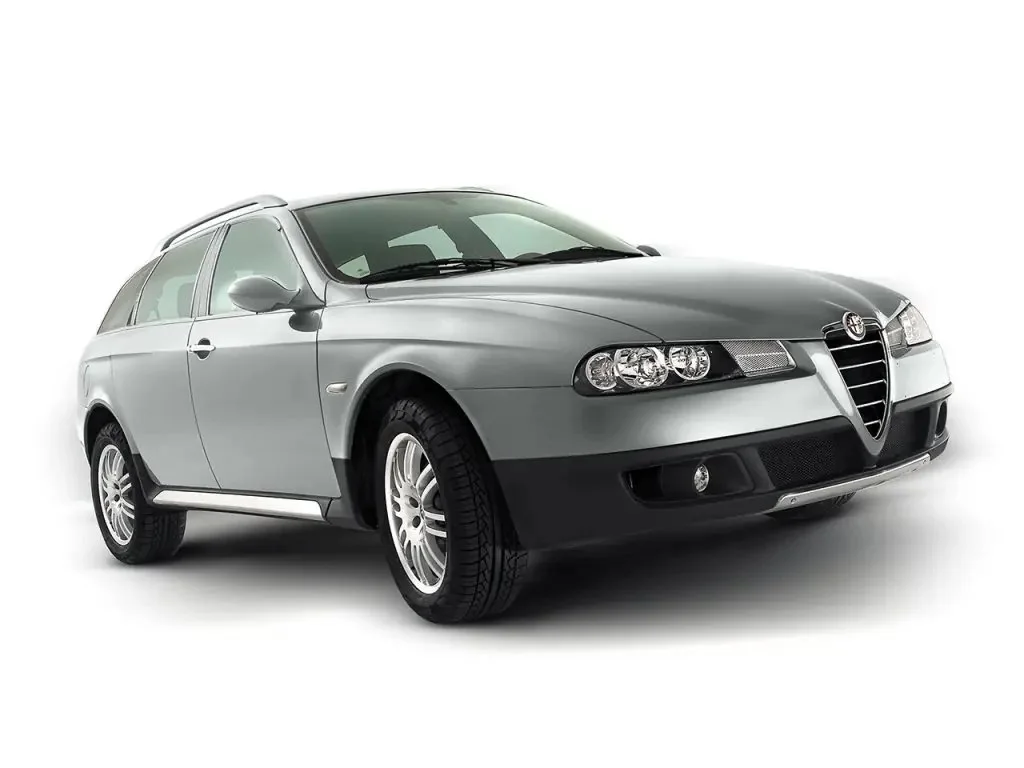 Фото Alfa Romeo 156 (2007) — вид спереди, фото 6. Три четверти спереди: видно и «лицо», и профиль разом Alfa Romeo 156 (2007) — вид спереди, фото 6