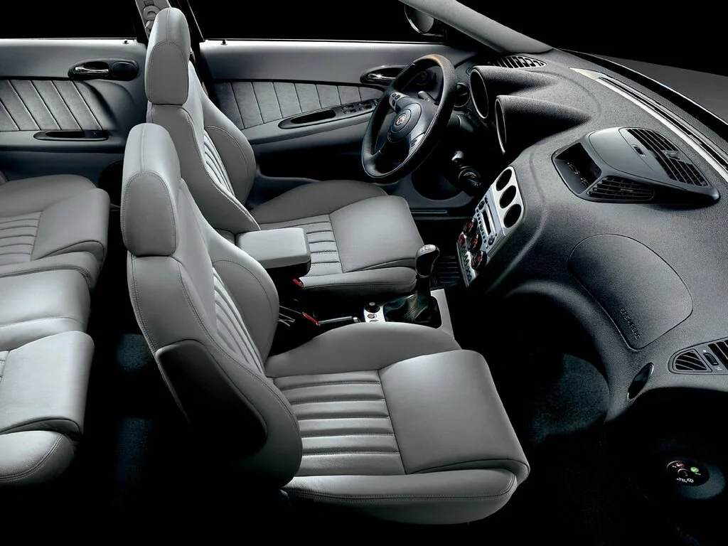 Фото Alfa Romeo 156 (2007) — интерьер, фото 5. Салон целиком: как расставлены кресла и что под рукой у водителя Alfa Romeo 156 (2007) — интерьер, фото 5