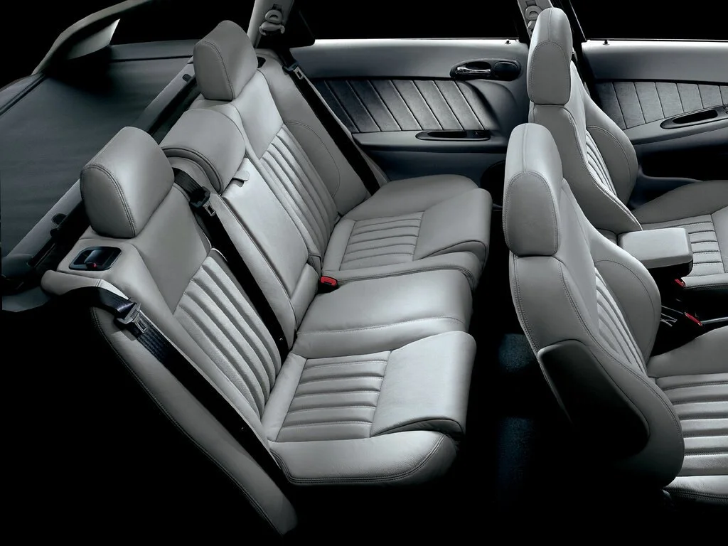 Фото Alfa Romeo 156 (2007) — интерьер, фото 6. Обзор салона: отделка, стыки панелей и рабочее место водителя Alfa Romeo 156 (2007) — интерьер, фото 6